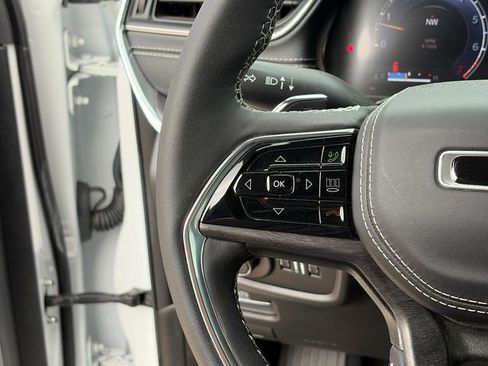 Used 2024 Jeep Grand Cherokee L Overland w/ Luxury Tech Group IV image 23