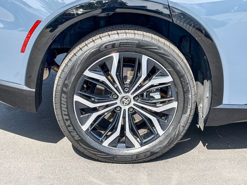 Used 2025 Toyota Crown Signia image 10