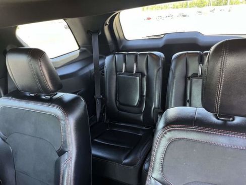 Certified 2019 Ford Explorer XLT w/ Equipment Group 202A FWD image 8