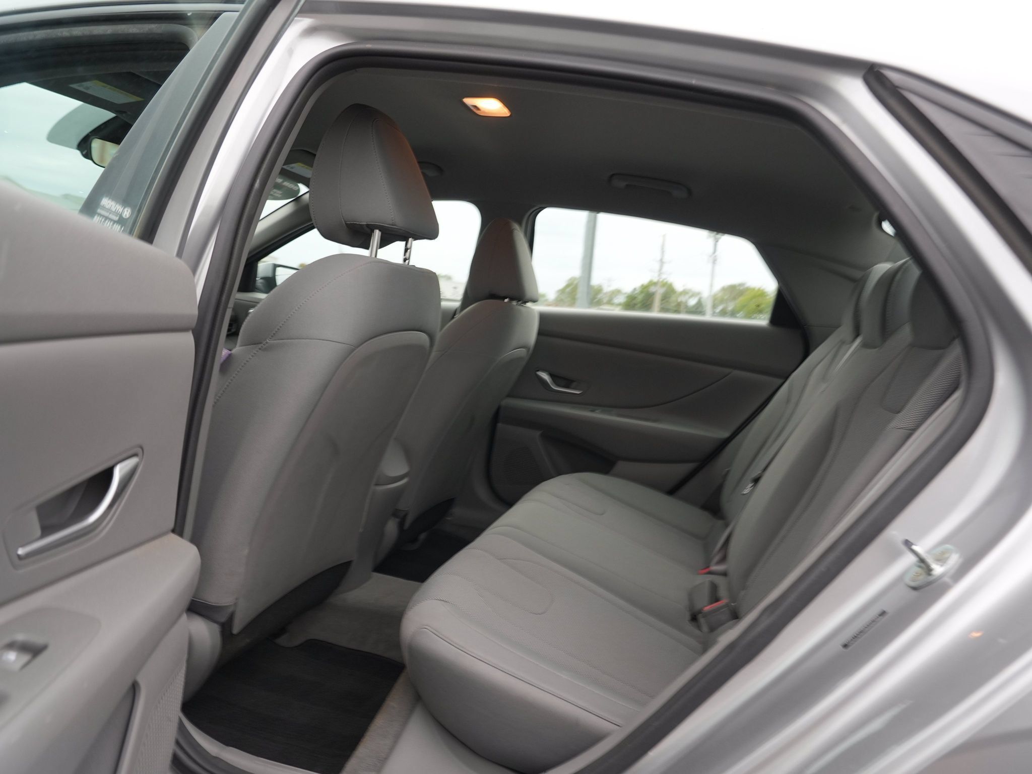 Used 2021 Hyundai Elantra SE FWD image 19