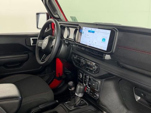 Used 2025 Jeep Wrangler Unlimited Rubicon AWD/4WD image 32