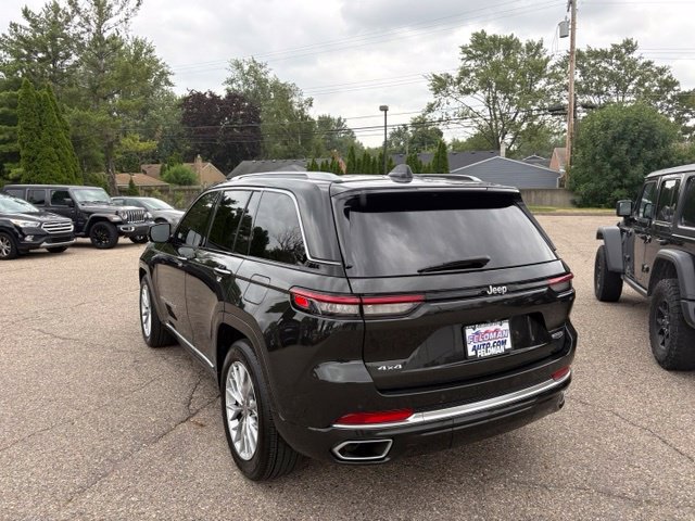Used 2023 Jeep Grand Cherokee Summit AWD/4WD image 3