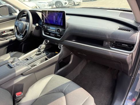Used 2025 Toyota Grand Highlander AWD image 17