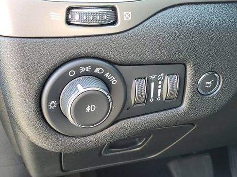 Used 2022 Jeep Cherokee Limited w/ Elite Package AWD/4WD image 9