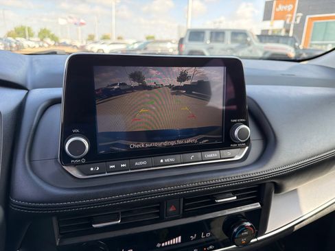 Used 2024 Nissan Rogue SV FWD image 22