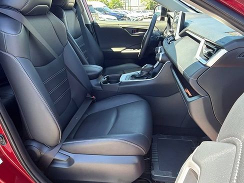 Used 2019 Toyota RAV4 Limited AWD/4WD image 10