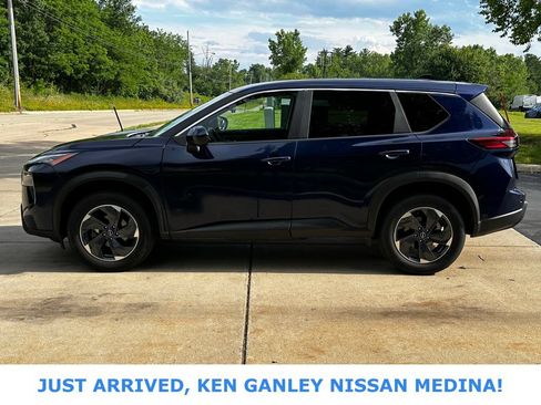 Certified 2025 Nissan Rogue SV AWD/4WD image 6