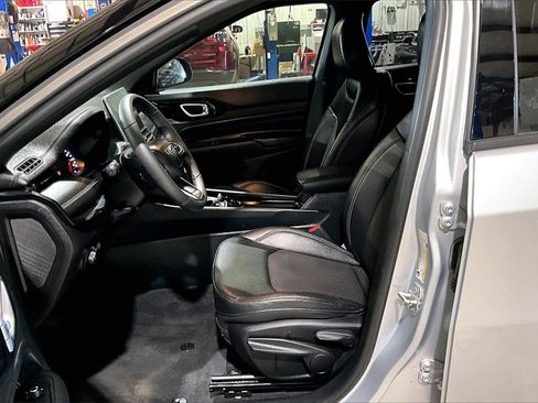 Used 2024 Jeep Compass Latitude w/ Altitude Special Edition image 20