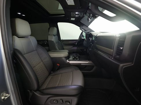 Used 2024 Chevrolet Silverado 2500 ZR2 w/ Technology Package image 12