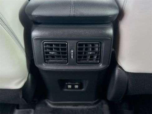 Used 2019 Toyota RAV4 Limited image 27