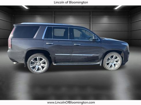 Used 2016 Cadillac Escalade Luxury image 8