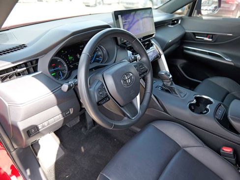 Used 2023 Toyota Venza Nightshade image 9