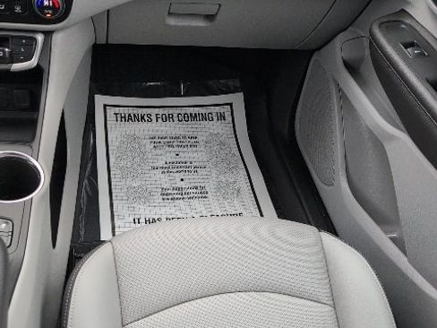 Used 2023 GMC Terrain SLT w/ LPO, Floor Liner Package image 21