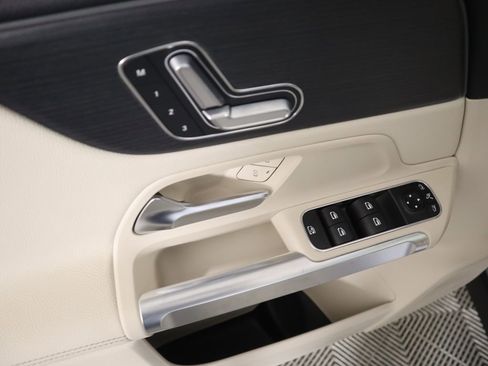 New 2026 Mercedes-Benz GLB 250 image 24