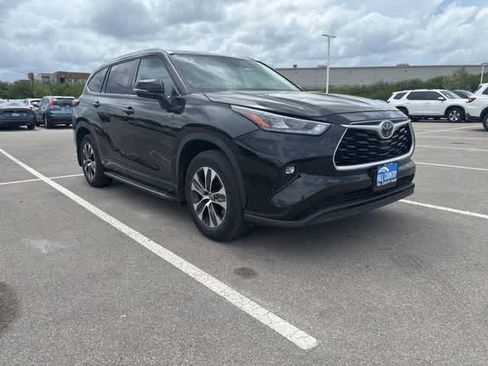 Used 2020 Toyota Highlander XLE image 7