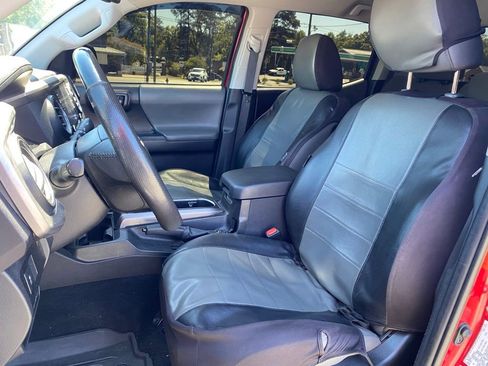 Used 2022 Toyota Tacoma SR5 w/ Technology Package RWD image 9