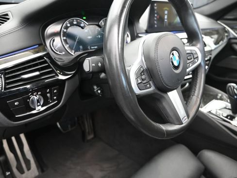Used 2018 BMW 540i w/ M Sport Package RWD image 12