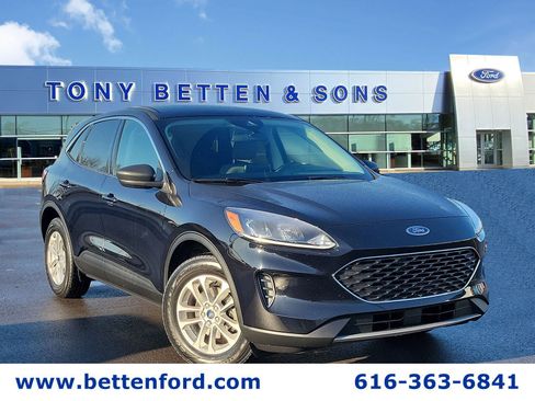 Certified 2022 Ford Escape SE w/ Convenience Package image 1