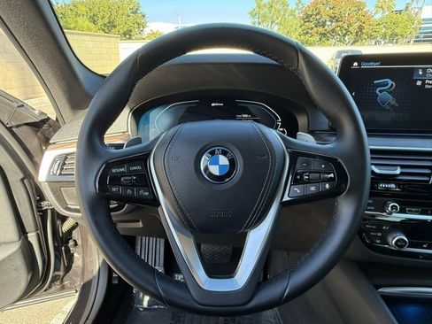 Certified 2023 BMW 530e w/ Convenience Package image 22