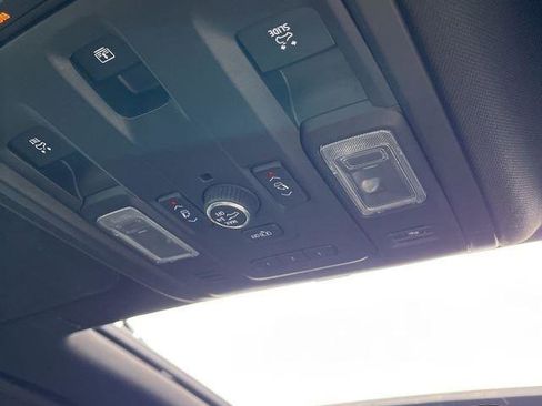 Used 2021 GMC Yukon Denali w/ Denali Premium Package image 9