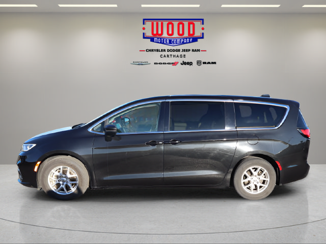 Used 2023 Chrysler Pacifica Touring-L FWD image 9