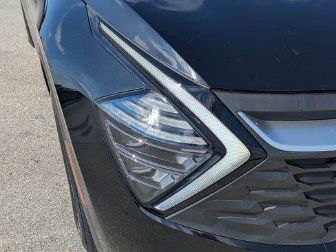 Certified 2025 Kia Sportage LX FWD image 10
