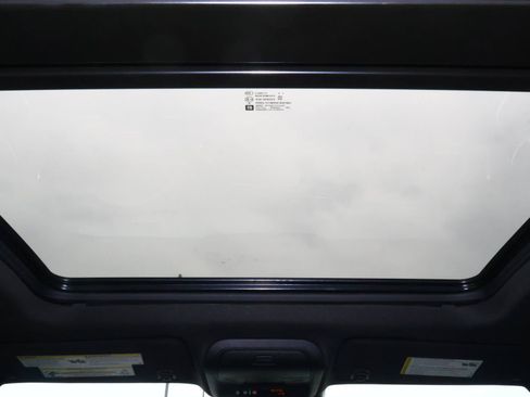 Used 2022 Cadillac XT4 Sport w/ Enhanced Visibility Package FWD image 11