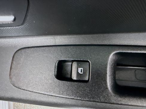 Used 2024 Hyundai Elantra SEL image 31