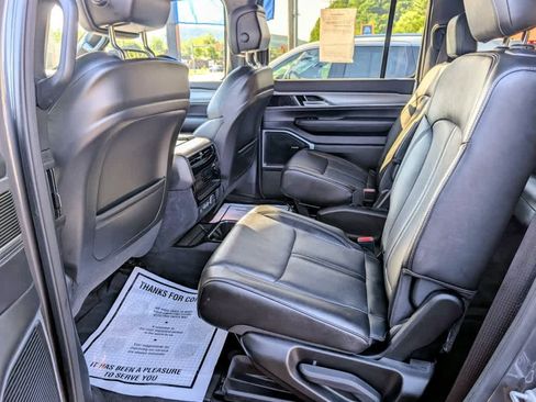 Used 2023 Jeep Wagoneer Series II AWD/4WD image 7