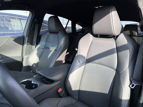 Used 2024 Toyota Venza Nightshade image 8