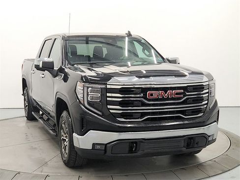 Used 2022 GMC Sierra 1500 SLT w/ SLT Convenience Package image 2