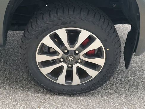 Used 2017 Toyota Tundra SR5 w/ SR5 Upgrade Package AWD/4WD image 34