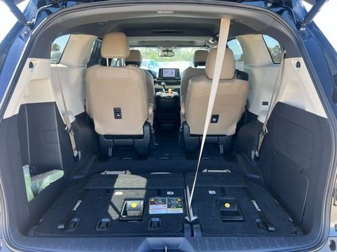 Used 2024 Toyota Sienna XLE FWD image 49