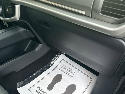 Used 2022 Ford Expedition XLT image 32