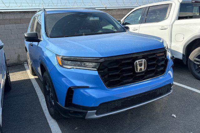 Used 2024 Honda Pilot TrailSport image 2