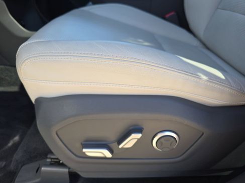 Used 2025 Hyundai Santa Fe Limited FWD image 30