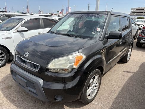 Used 2010 Kia Soul + w/ Audio Pkg FWD image 4