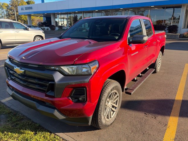 Used 2024 Chevrolet Colorado LT w/ LT Convenience Package II AWD/4WD image 1