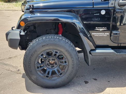Used 2013 Jeep Wrangler Unlimited Sahara AWD/4WD image 9