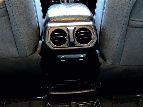 Used 2024 Jeep Wrangler Unlimited image 20