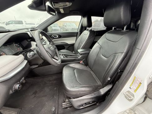 Used 2023 Jeep Compass Limited AWD/4WD image 28
