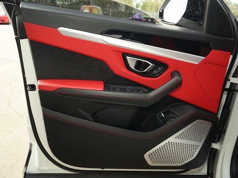 Used 2019 Lamborghini Urus image 26