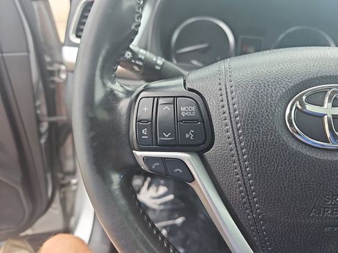 Used 2019 Toyota Highlander XLE AWD/4WD image 23