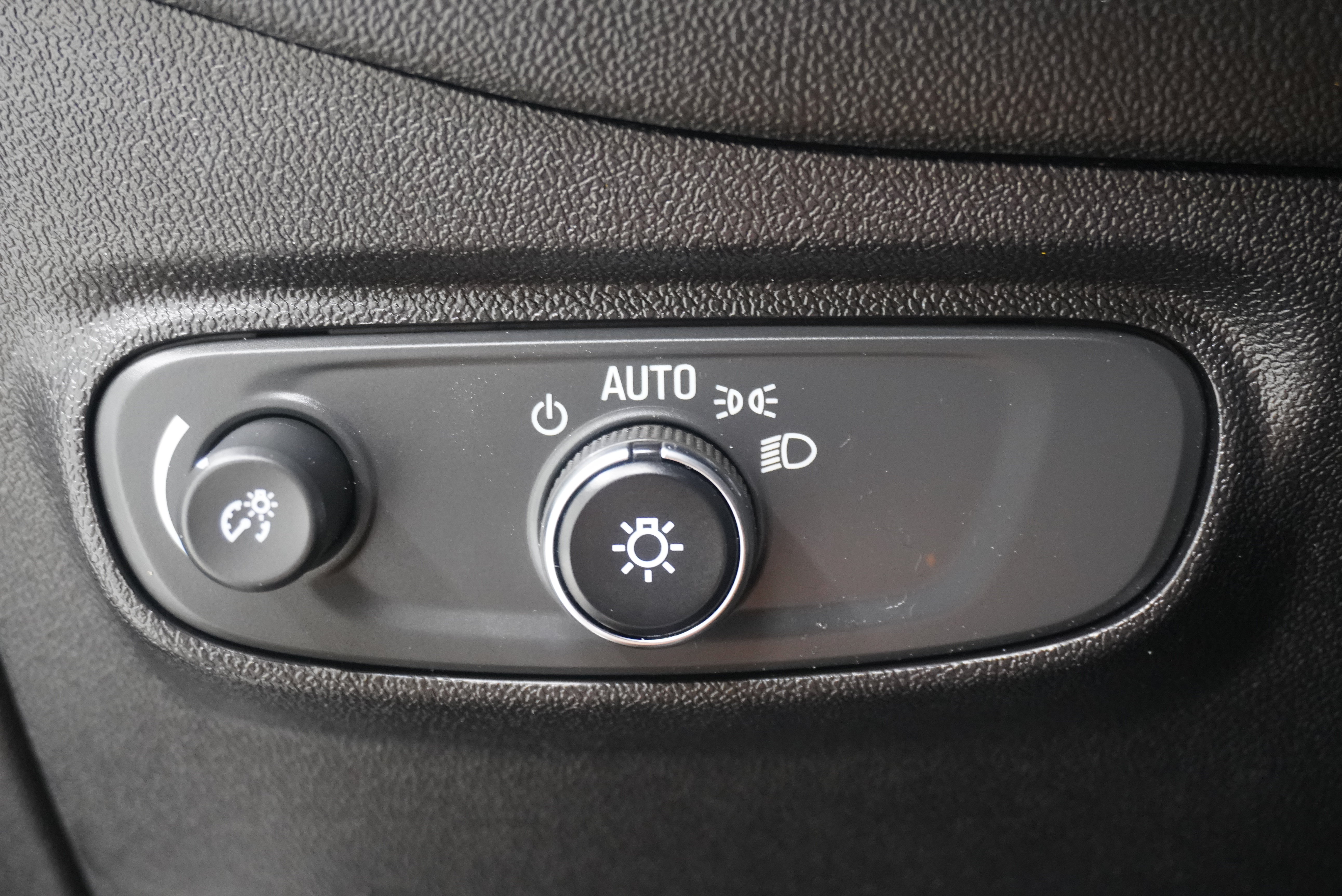 Used 2019 Chevrolet Equinox LS FWD image 19
