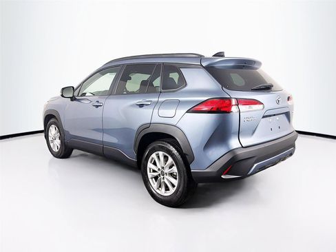 Used 2025 Toyota Corolla Cross LE image 5