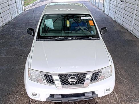 Used 2015 Nissan Frontier SV AWD/4WD image 3