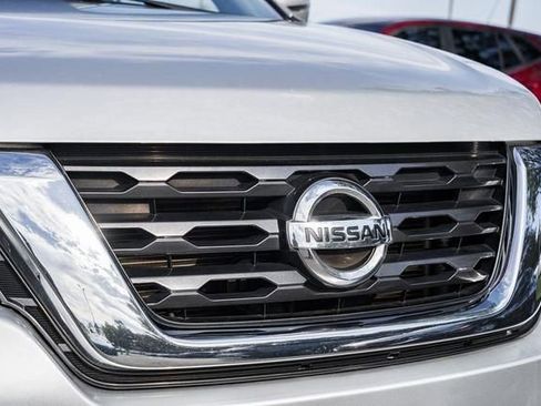 Used 2017 Nissan Pathfinder S image 9