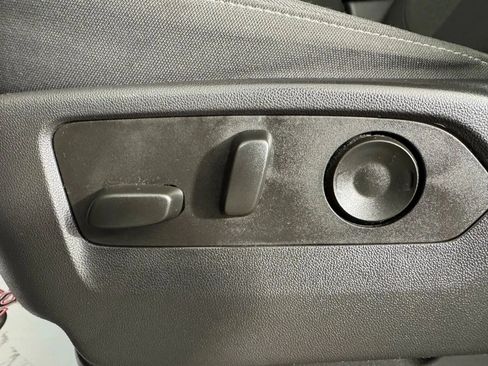 Used 2023 Chevrolet Silverado 1500 LT image 34