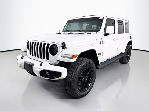 Used 2021 Jeep Wrangler Unlimited Sahara AWD/4WD image 3
