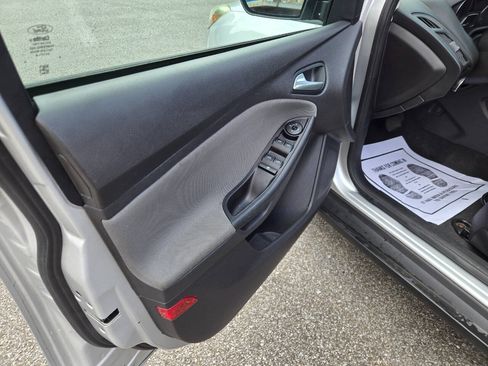 Used 2014 Ford Focus SE FWD image 18